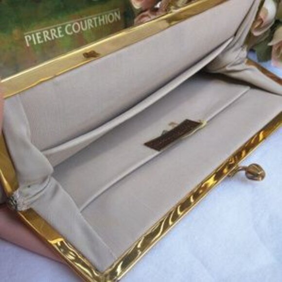 ❤️HP❤️Saks  Fifth Avenue Small Vintage Clutch - Picture 2 of 5